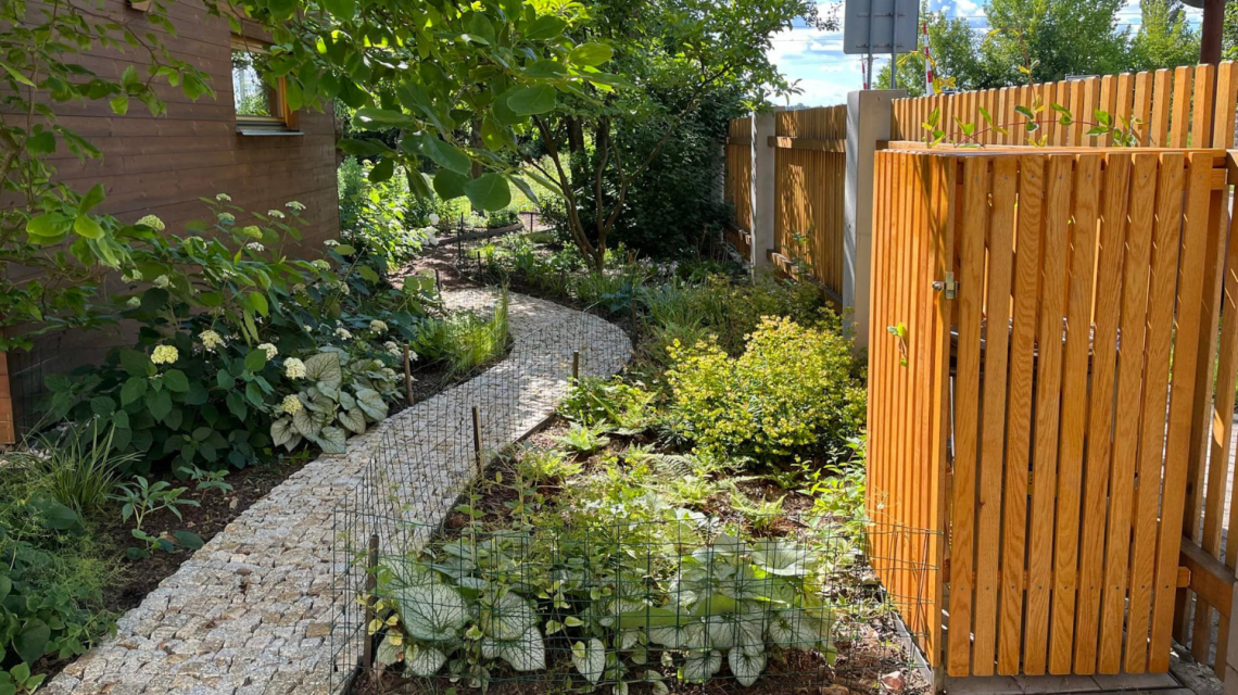 Flera | Míša realizuje zahradu